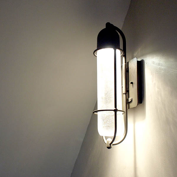 AptHallLight 600x600 lr.jpg