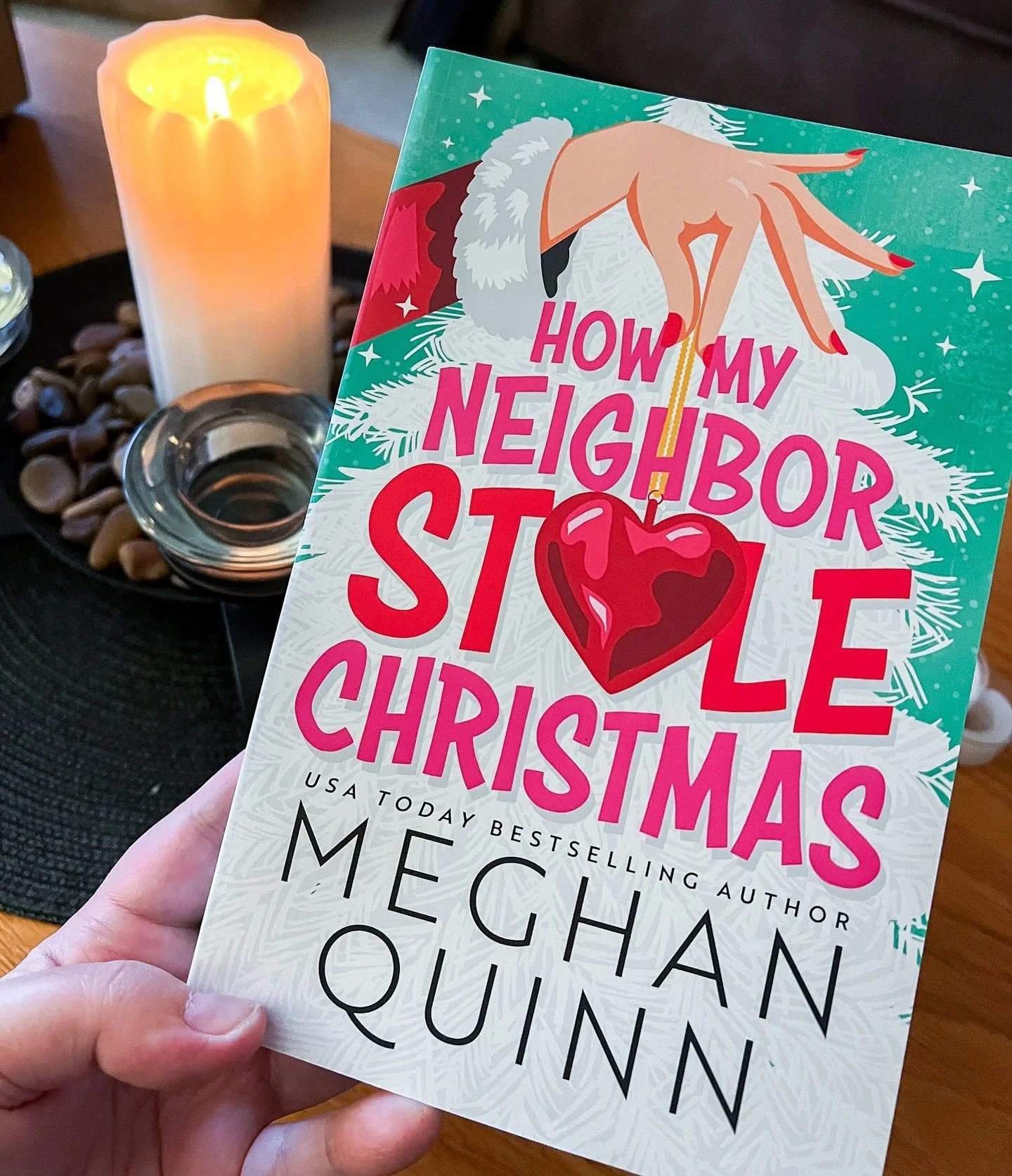 Book 4 in my holiday reading series has begun! It&rsquo;s 400+ pages with I believe an enemies to lovers slash grumpy sunshine slash fake dating situation. 

How My Neighbor Stole Christmas
Meghan Quinn
2024 - Bloom Books

#bookstagram