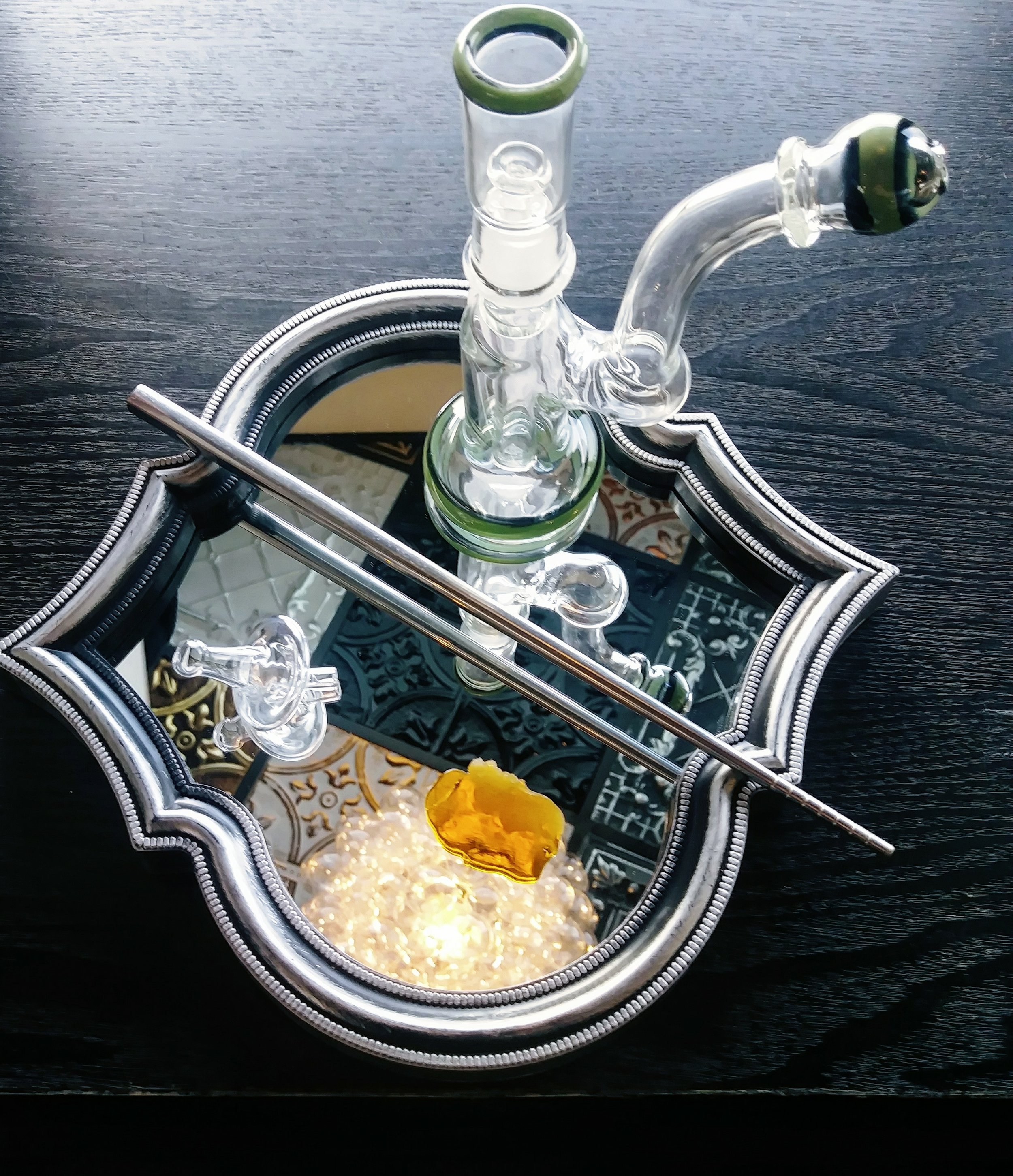 Buddha's Hand extract and Sherlock Dab Rig