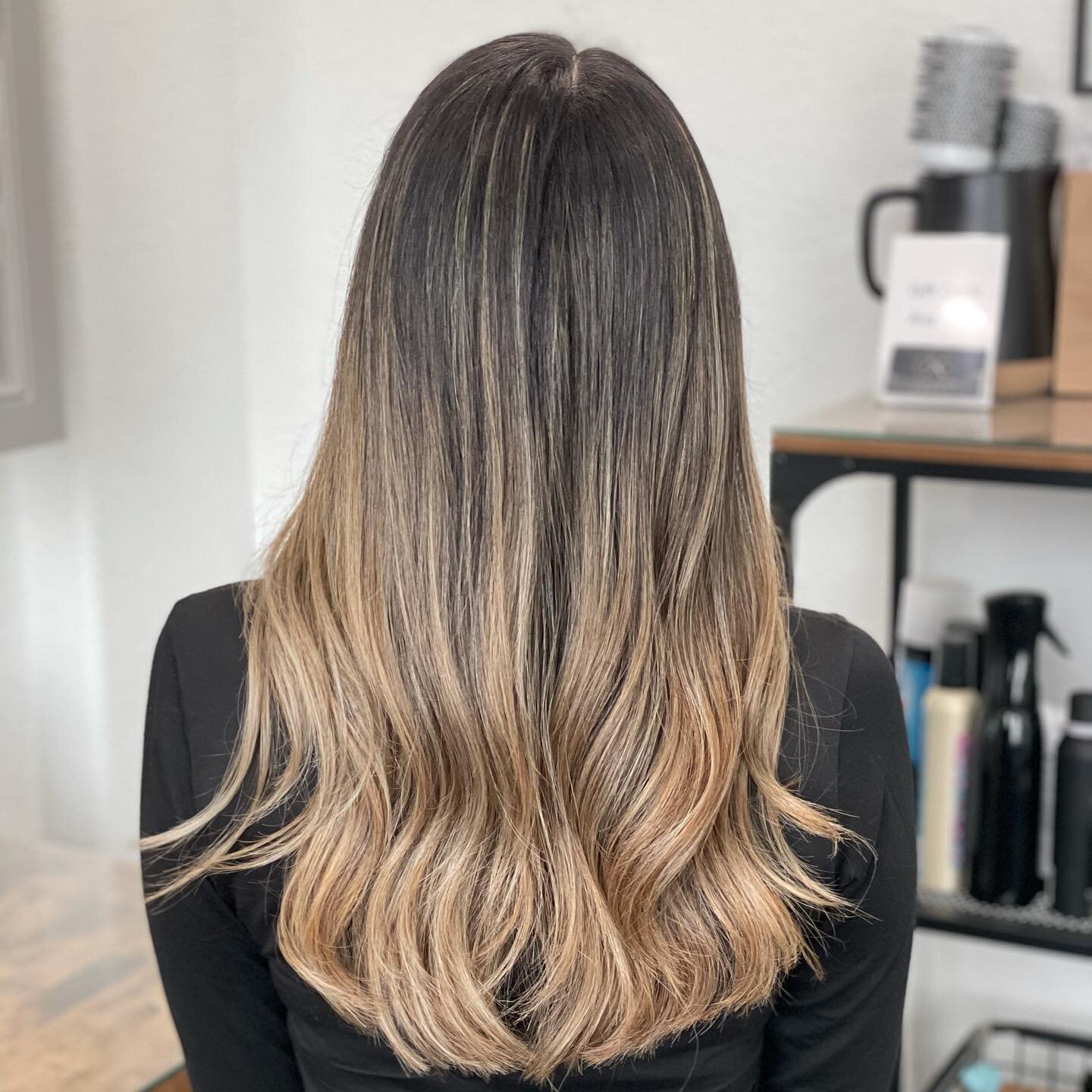 New year new YOU 🤩 this transformation was so much fun!! There was a lot of lightener and a lot of foils involved but in the end it was all worth it! Pre book now for your new look! 

#balayagehighlights #balayagehouston #balayagecypresstx #cypresst