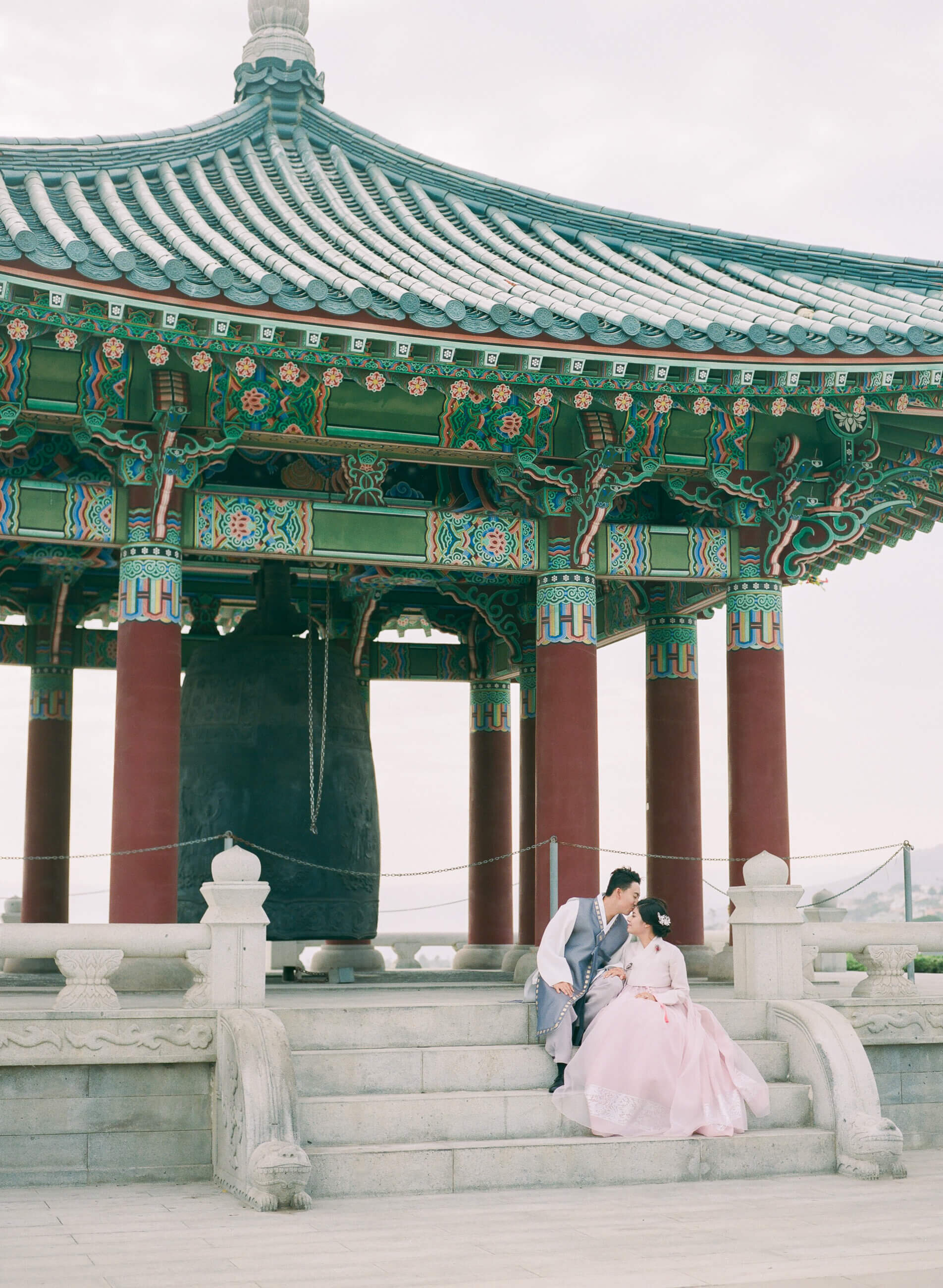 korean-friendship-bell-hanbok-engagement-wedding-photos-13.jpg
