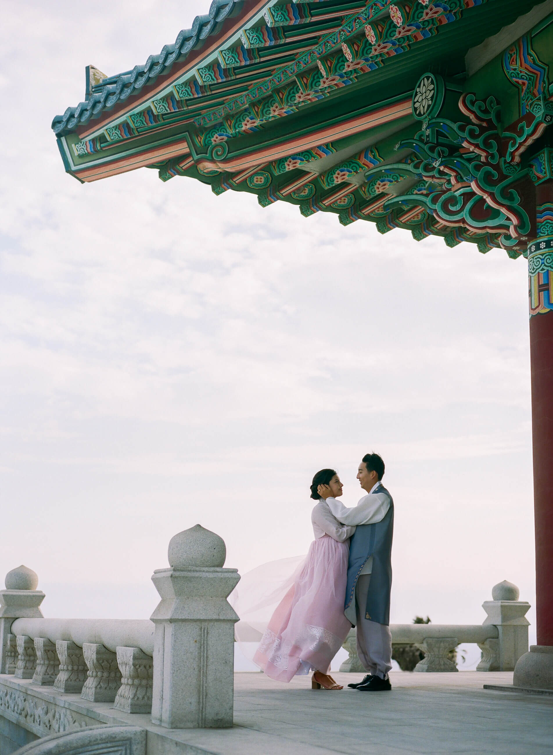 korean-friendship-bell-hanbok-engagement-wedding-photos-18.jpg