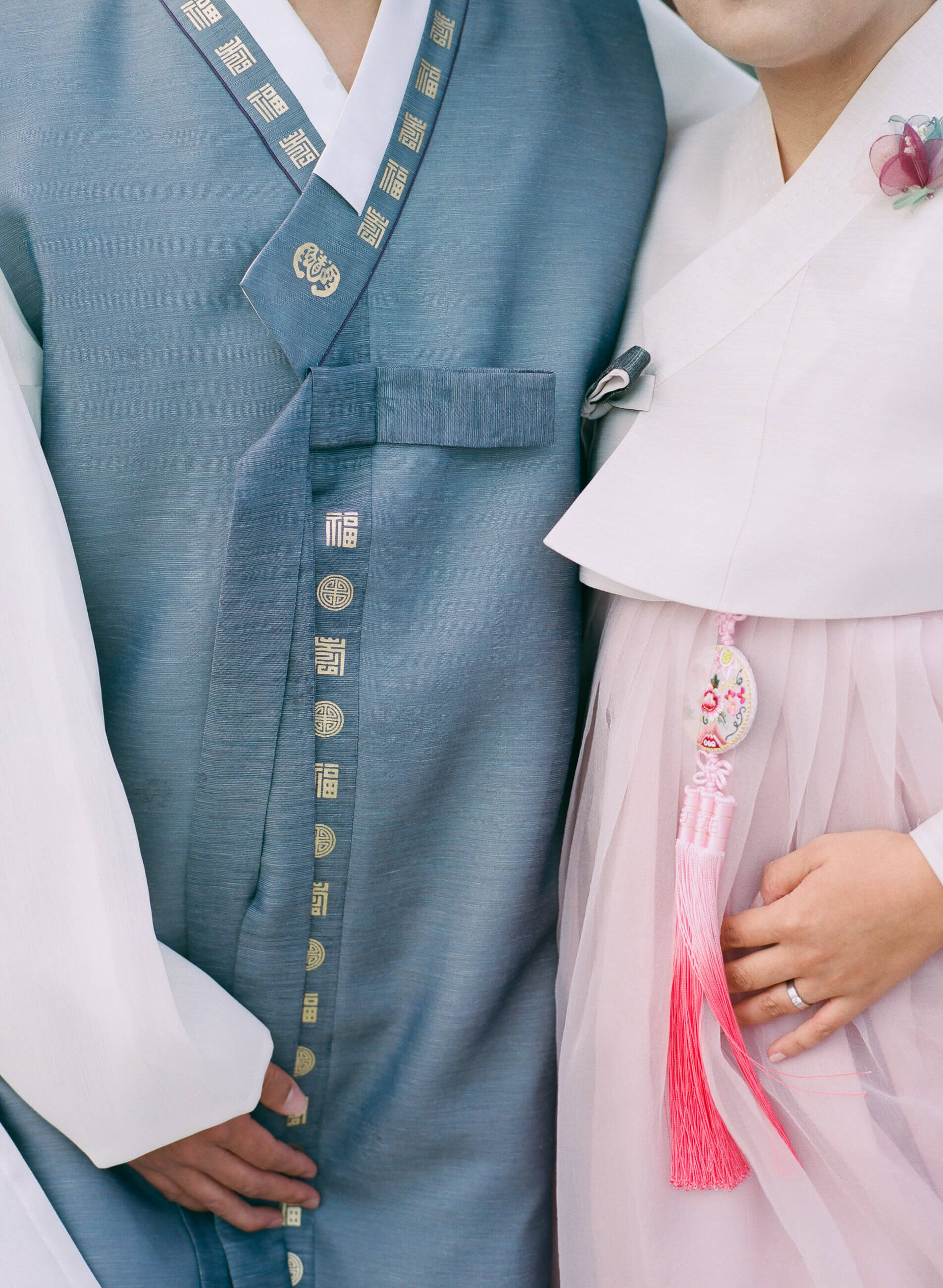 korean-friendship-bell-hanbok-engagement-wedding-photos-21.jpg