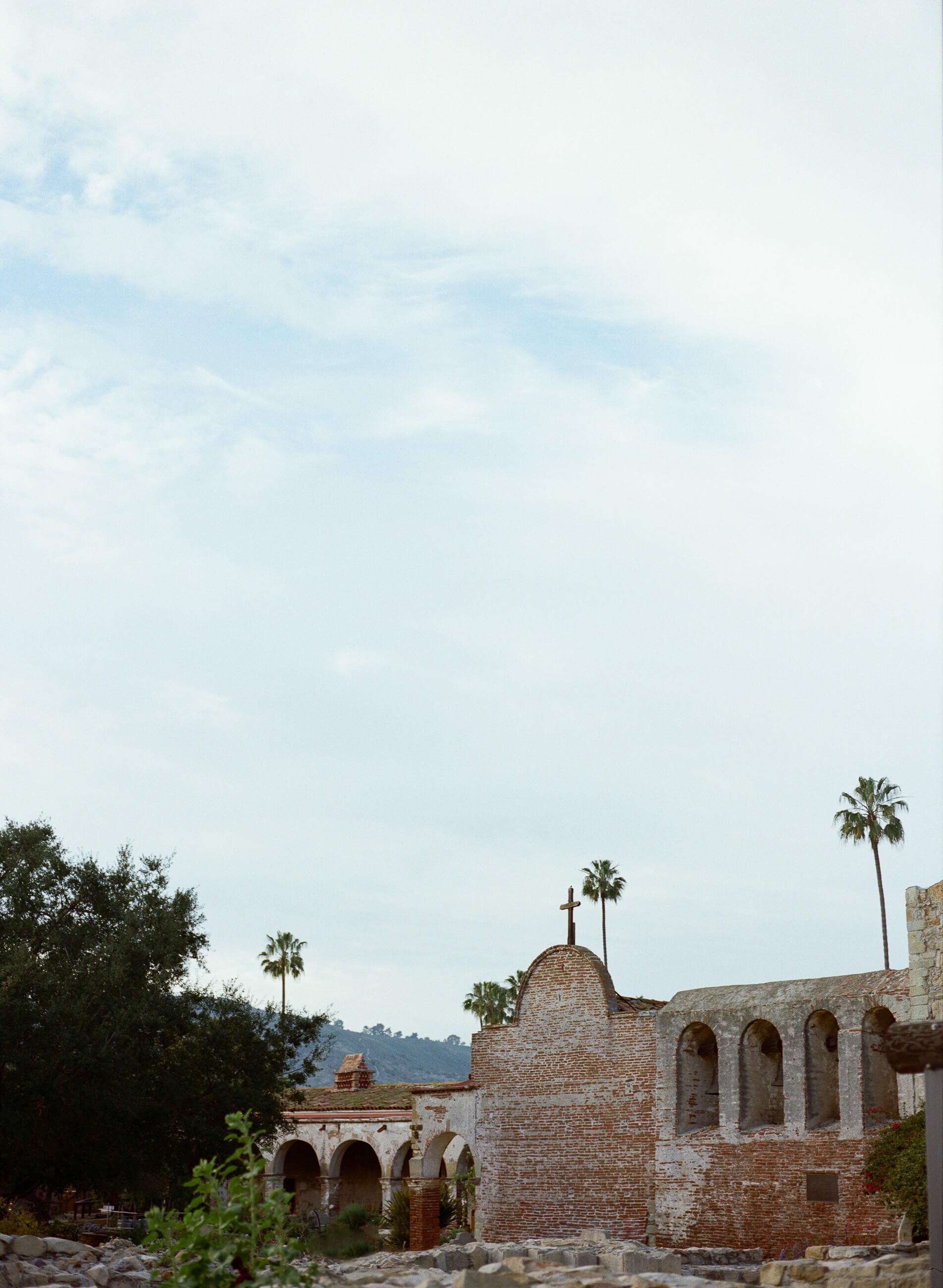 mission-san-juan-capistrano-engagement-photos-4.jpg