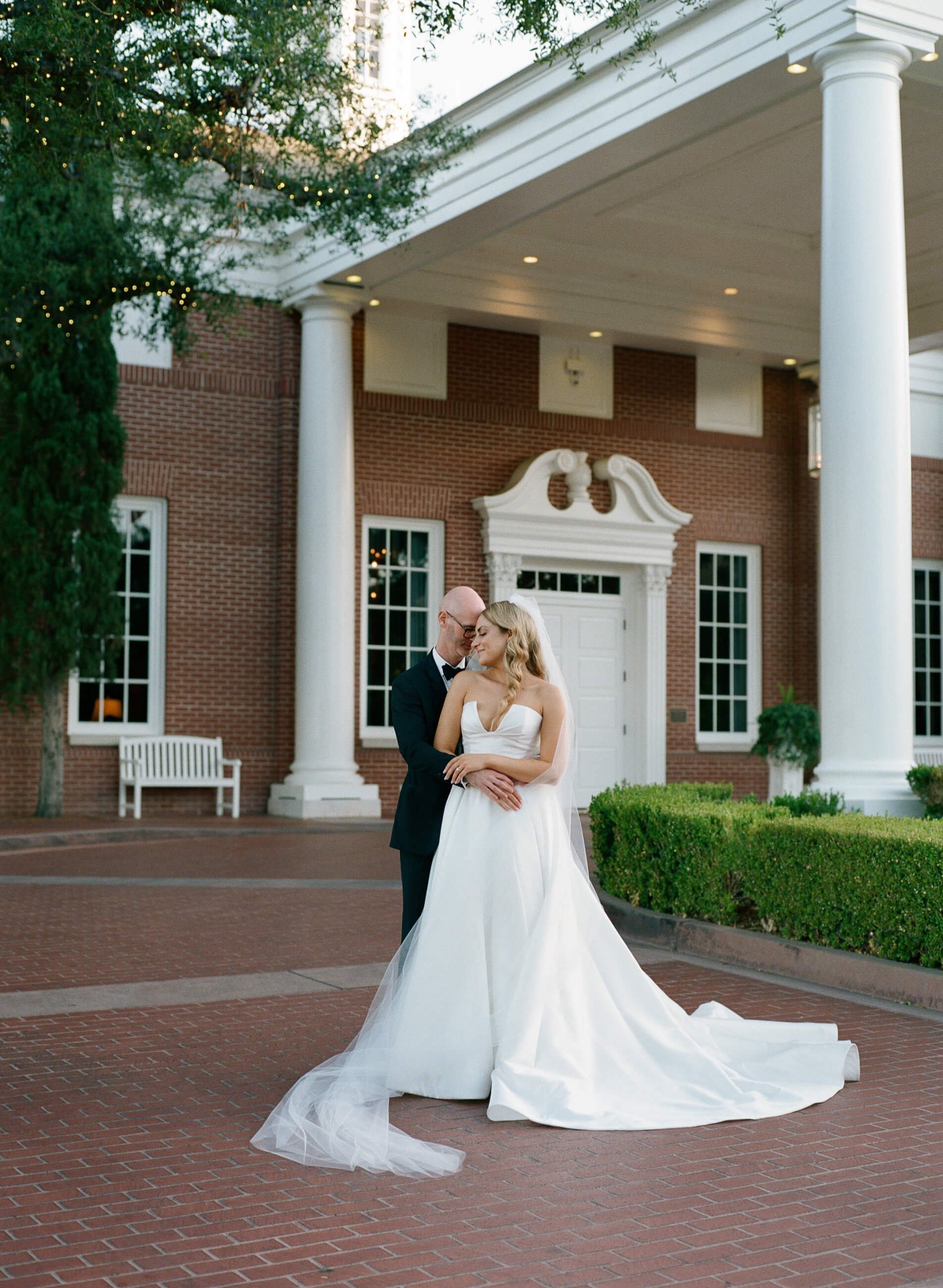 Modern Classic Sherwood Country Club Wedding | Molly + Chad