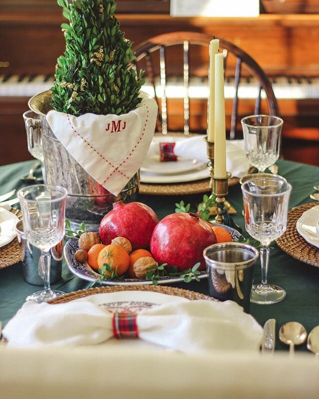 creating a secondhand table for thanksgiving was so much fun, that we decided a Christmas edition was a must! in case you missed it or the name doesn't make sense, the challenge is to create a tablescape using only secondhand goods or items you alrea