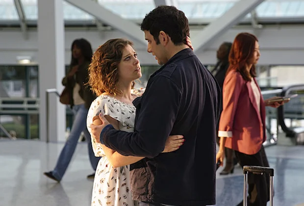 crazy-ex-girlfriend-greg-leaving.jpg