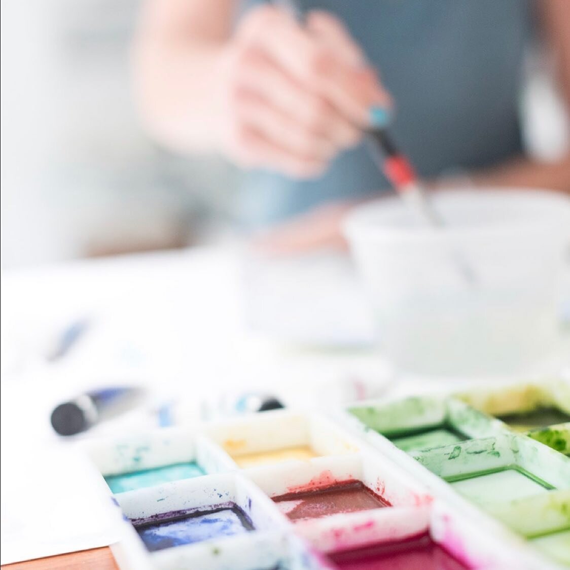 Mixing colors, is one of my favorite parts of the watercolor process. There&rsquo;s nothing better than grabbing my brushes, filling my palette with fresh paints, pulling out scraps of paper and diving in. This is the subject of my next virtual class