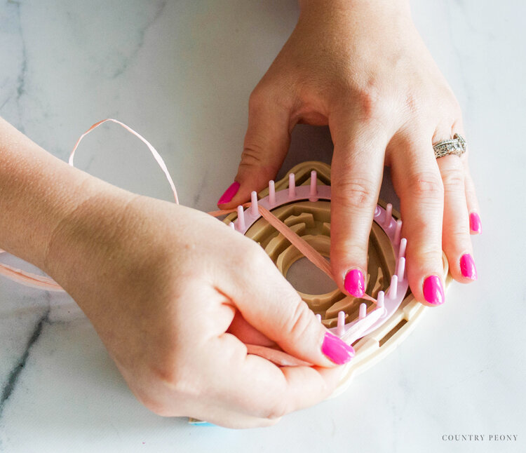 DIY Raffia Flower Tote Bag with Clover's Flower Loom - Country Peony