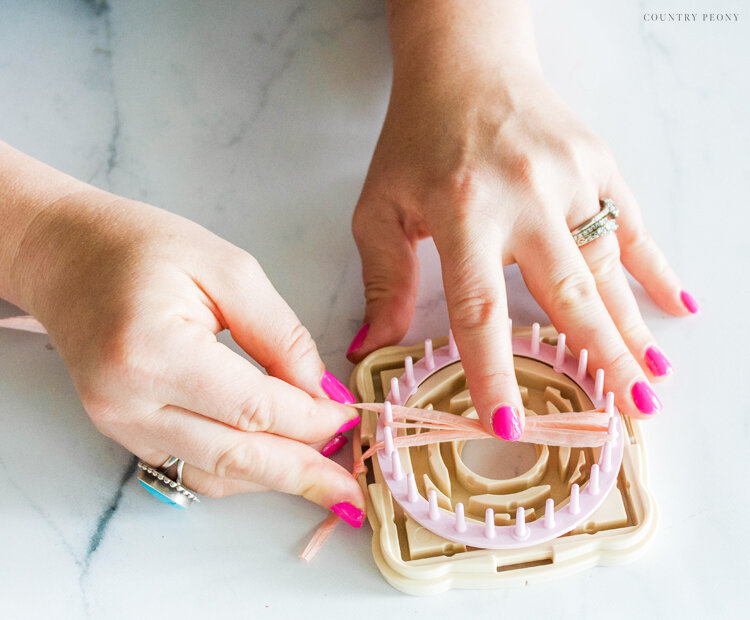 DIY Raffia Flower Tote Bag with Clover's Flower Loom - Country Peony