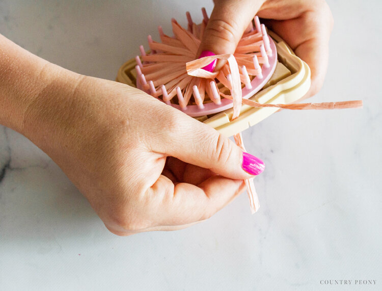 DIY Raffia Flower Tote Bag with Clover's Flower Loom - Country Peony