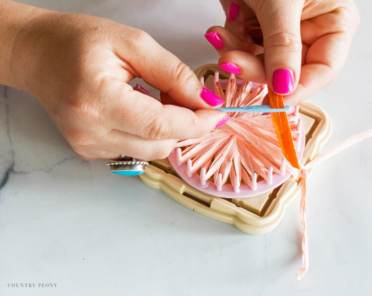 DIY Raffia Flower Tote Bag with Clover's Flower Loom - Country Peony