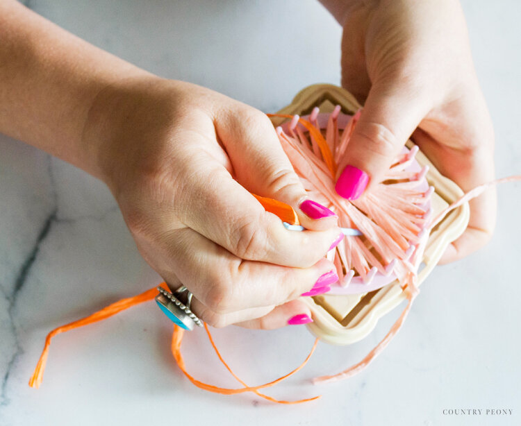 DIY Raffia Flower Tote Bag with Clover's Flower Loom - Country Peony