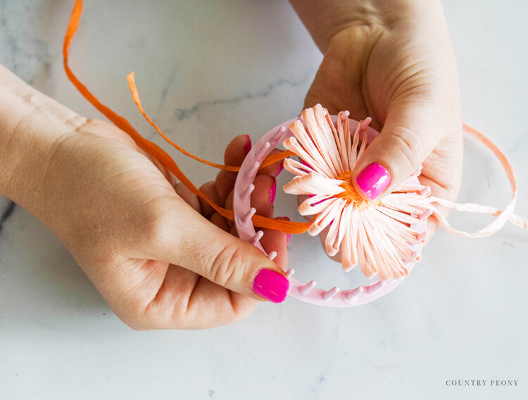 DIY Raffia Flower Tote Bag with Clover's Flower Loom - Country Peony