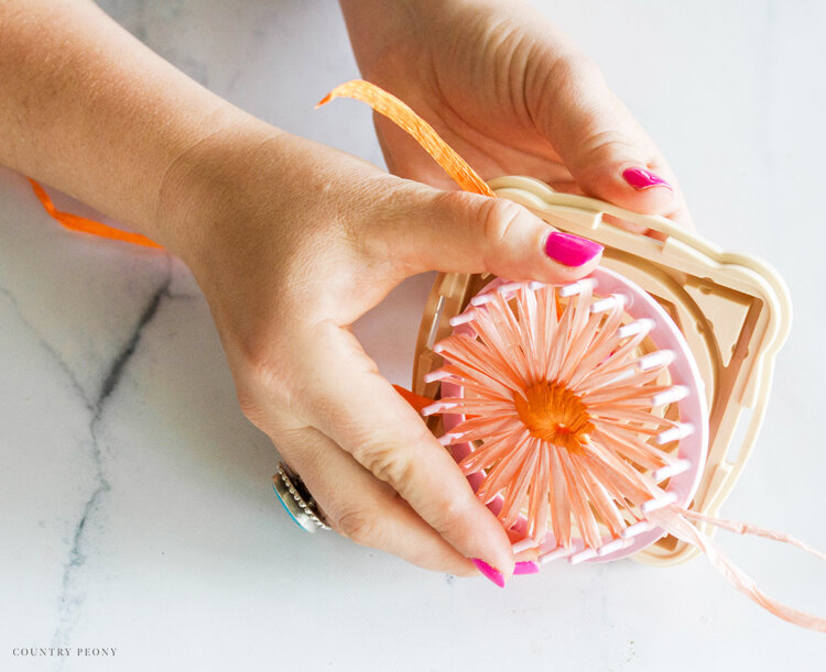 DIY Raffia Flower Tote Bag with Clover's Flower Loom - Country Peony