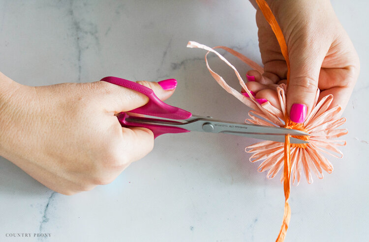 DIY Raffia Flower Tote Bag with Clover's Flower Loom - Country Peony