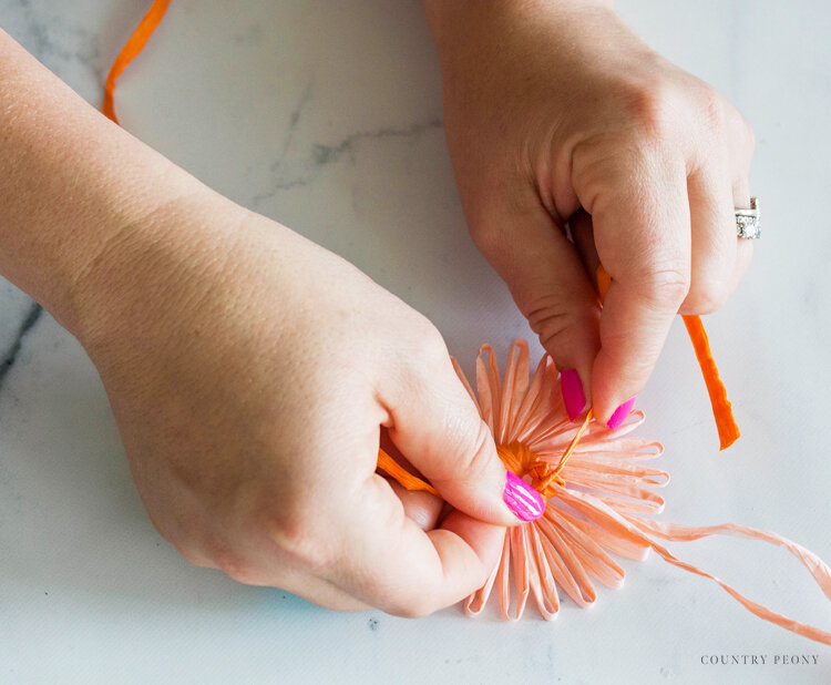 DIY Raffia Flower Tote Bag with Clover's Flower Loom - Country Peony