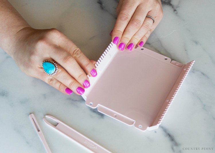 DIY Colorful &amp; Cozy Yarn Coasters with Clover's Mini Weaving Loom - Country Peony