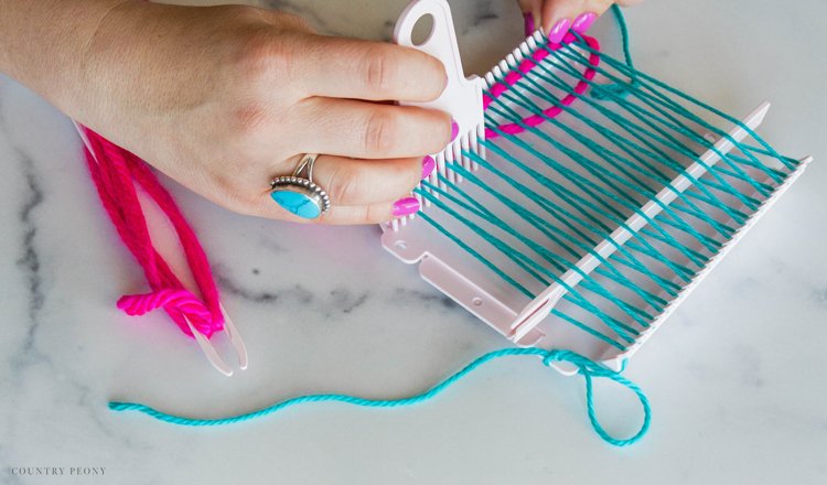 DIY Colorful &amp; Cozy Yarn Coasters with Clover's Mini Weaving Loom - Country Peony