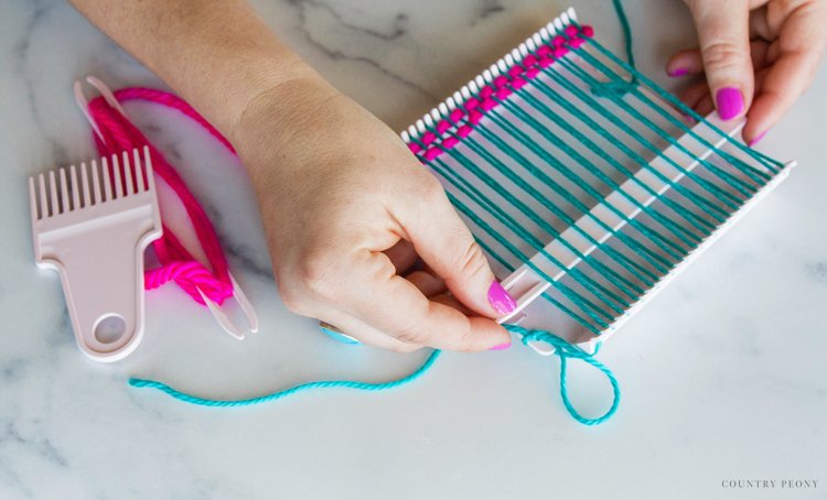 DIY Colorful &amp; Cozy Yarn Coasters with Clover's Mini Weaving Loom - Country Peony