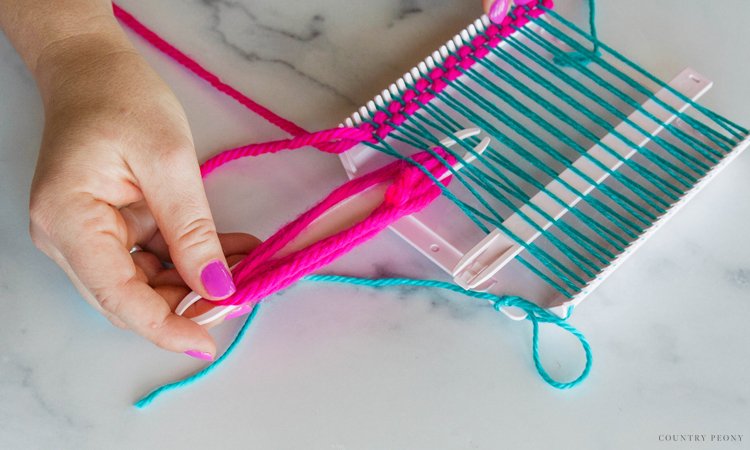 DIY Colorful &amp; Cozy Yarn Coasters with Clover's Mini Weaving Loom - Country Peony