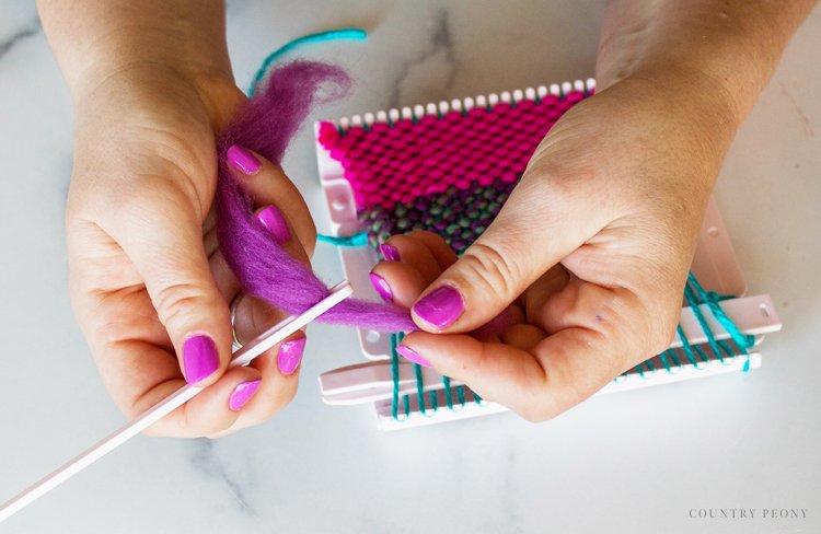 DIY Colorful &amp; Cozy Yarn Coasters with Clover's Mini Weaving Loom - Country Peony