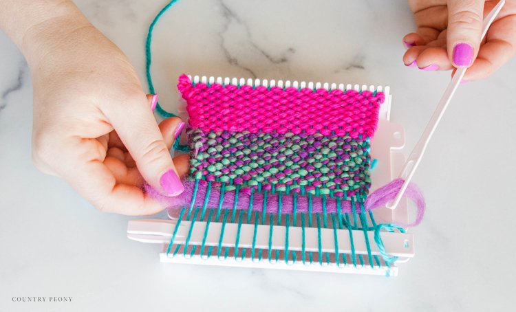 DIY Colorful &amp; Cozy Yarn Coasters with Clover's Mini Weaving Loom - Country Peony