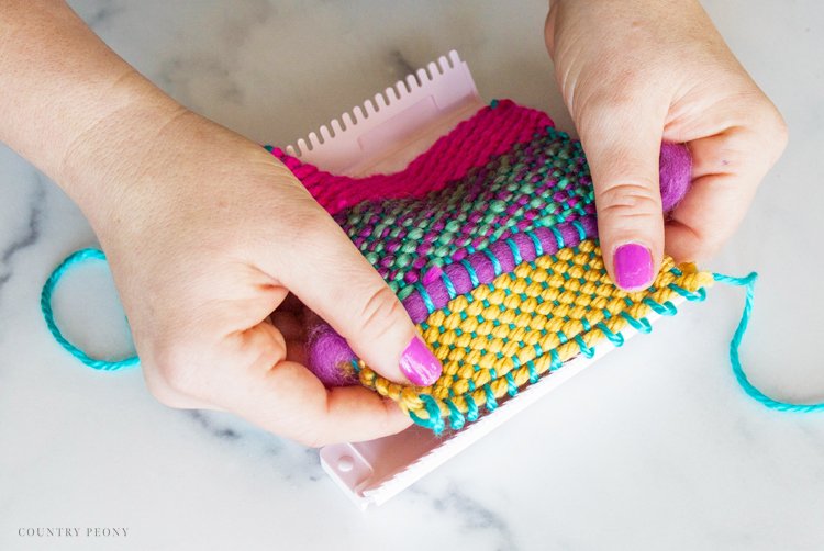 DIY Colorful &amp; Cozy Yarn Coasters with Clover's Mini Weaving Loom - Country Peony