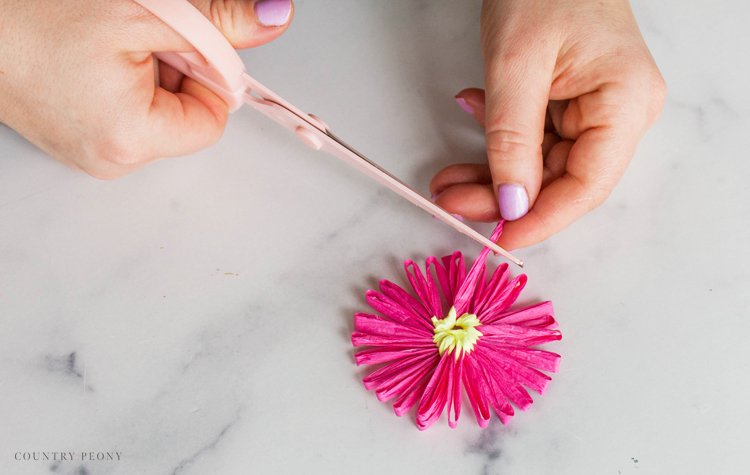 DIY Raffia Flower Spring Wreath with Clover's Hana-Ami Flower Loom