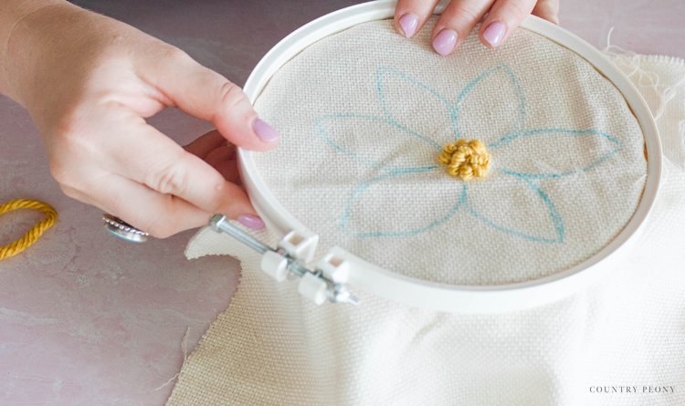 DIY Punch Needle Floral Tote with Clover's Punch Needle Hoop and Punch Needle