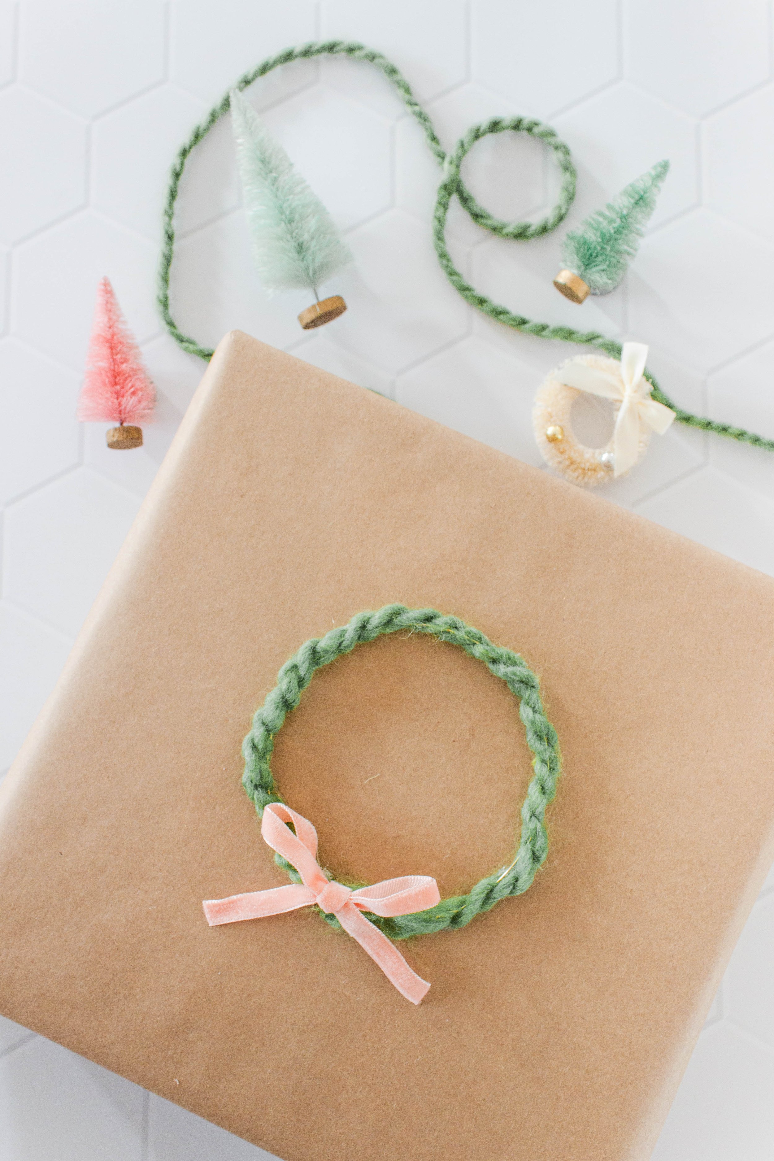 Gift Topper: Miniature Yarn Wreath