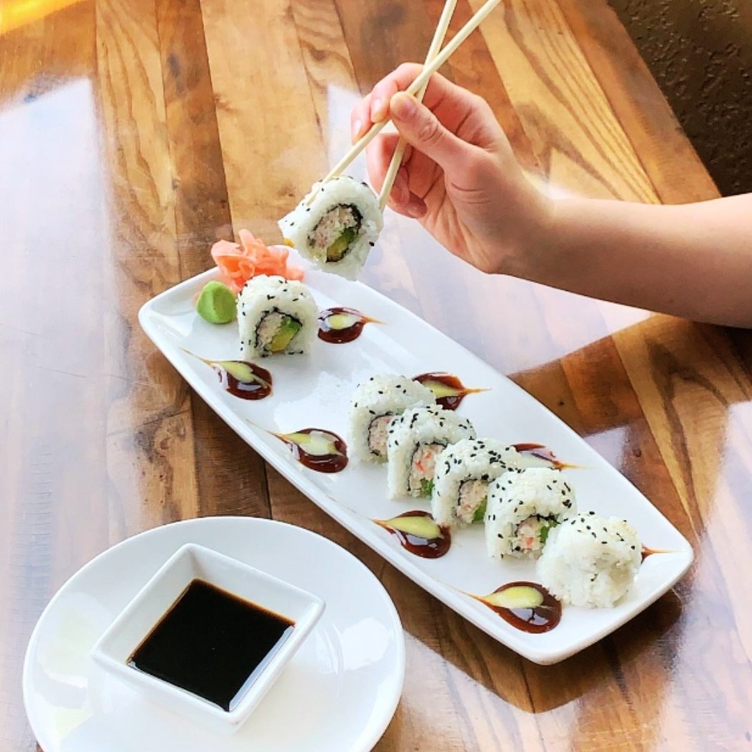 It&rsquo;s that time of day, happy hour! Gather at Oswego Grill from 3pm-6pm or 9pm-close and enjoy our wide variety of happy hour offerings. ⁠
⁠
From a refreshing California Roll to savory Wagyu Beef Sliders there&rsquo;s something for everyone! Cli