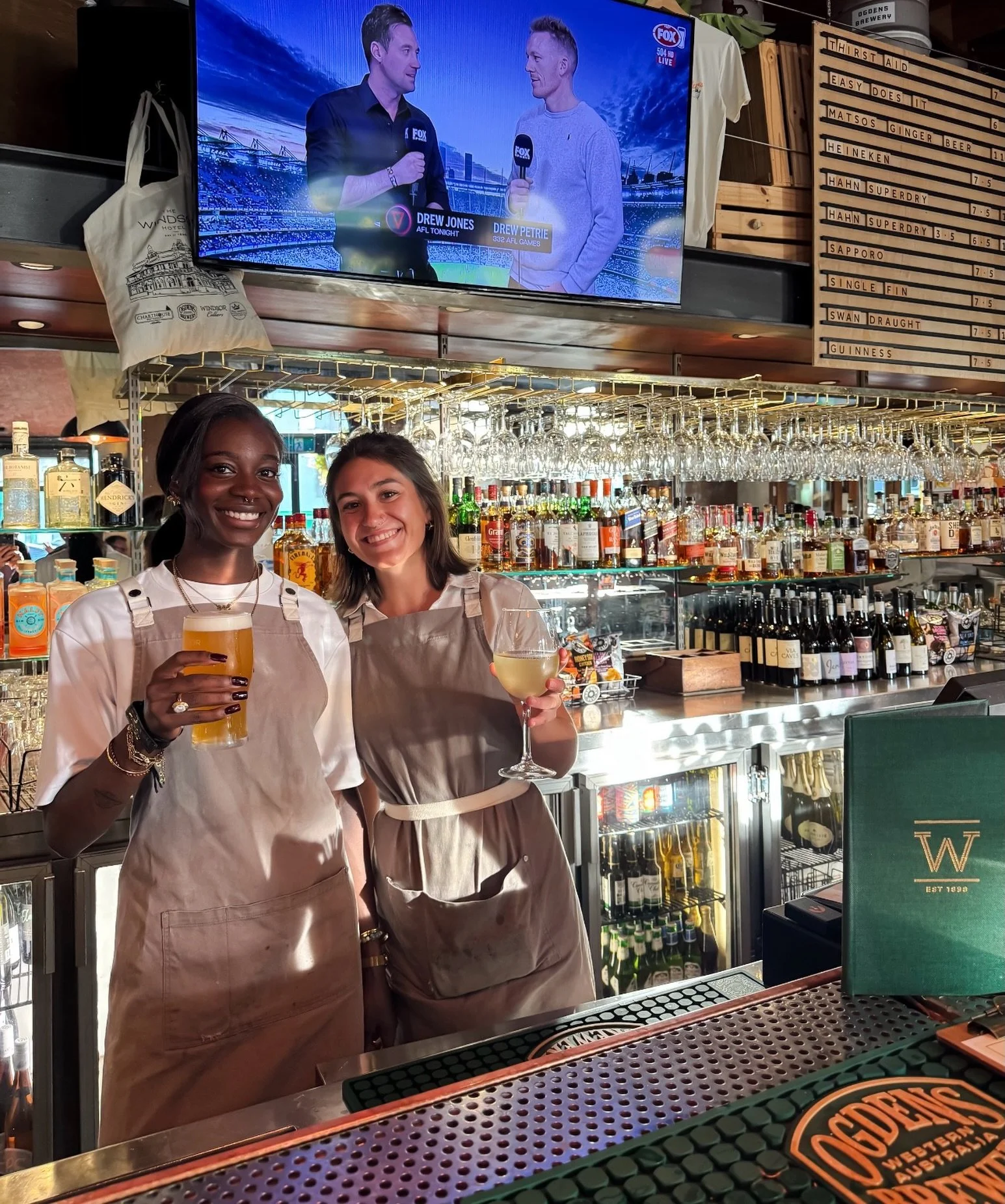 Footy&rsquo;s on loud, beers are that cold &amp; the vibes are high! 

It&rsquo;s Wharfie Time ⚓️ baby. 

Get down, open &lsquo;til late. 

#thewindsor #thewindsorhotel #footyfinals