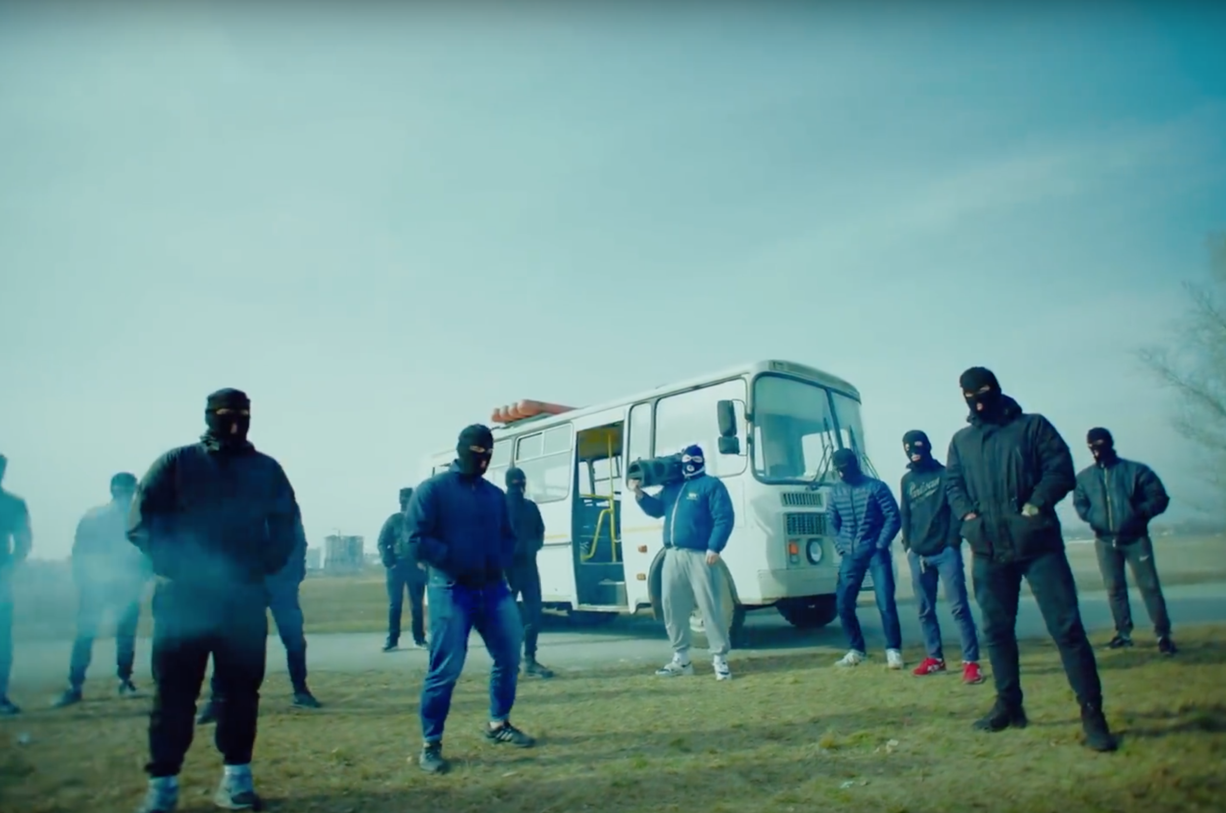 Между нами тает жир вместо колы пьем кефир надо сбросить вес а пока быстро Между нами тает жир вместо колы пьем кефир надо сбросить вес а пока быстро