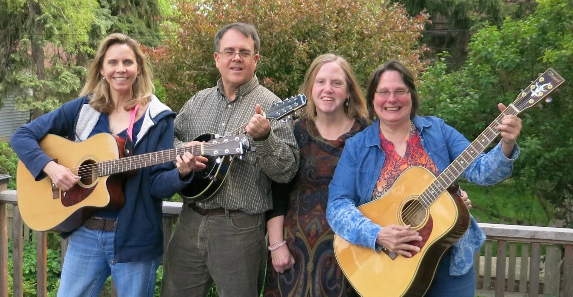We were happy to welcome back the Walkin Boots, a popular local group of friends who love singing and playing instruments together in 2018.