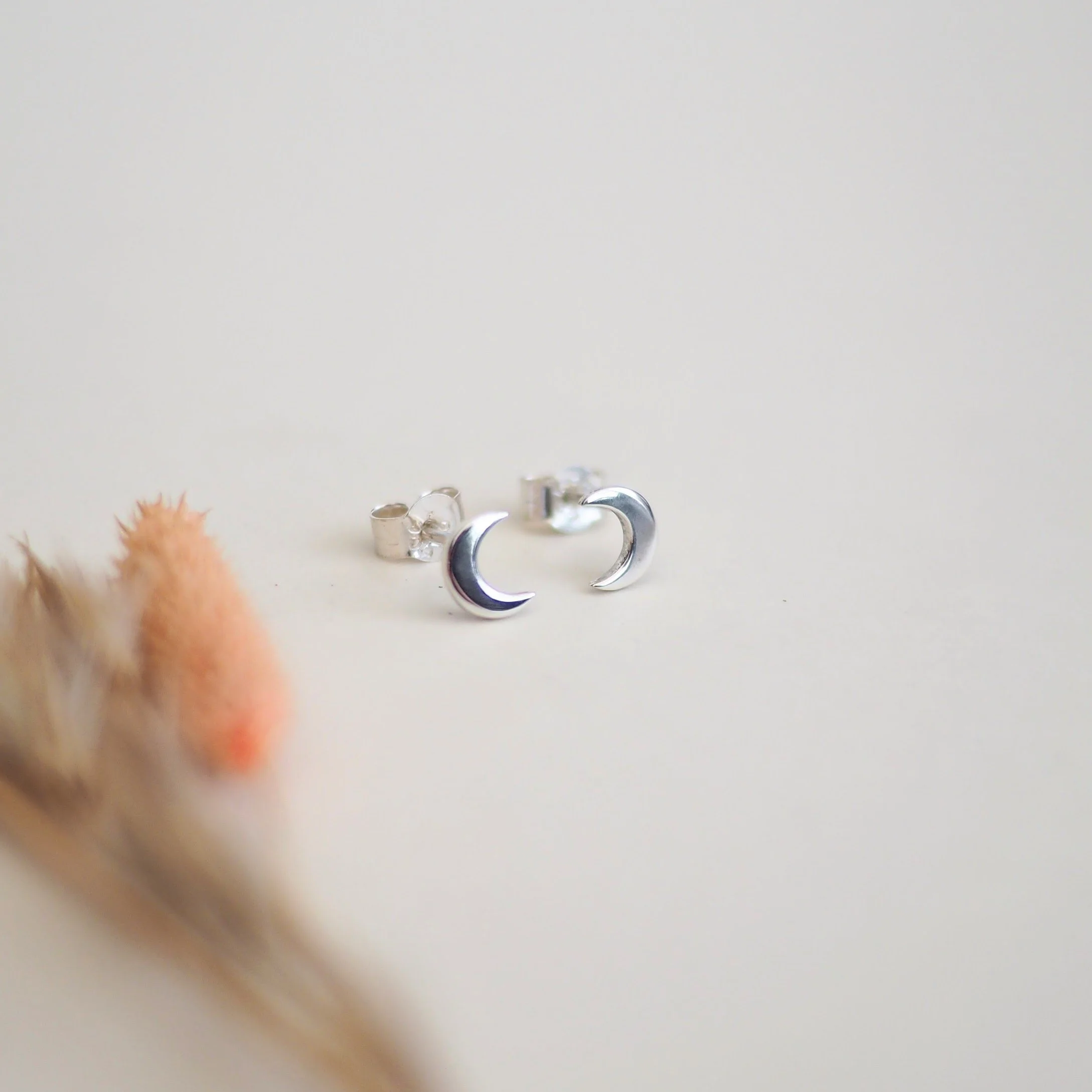 La Lune Studs, Crescent Moon