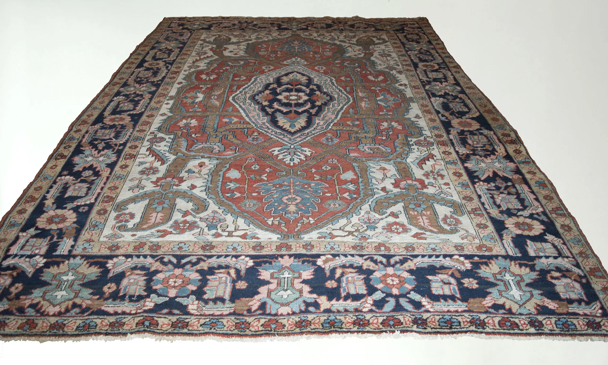 BG345 Heriz 4.00m x 2.82m £8500.jpg