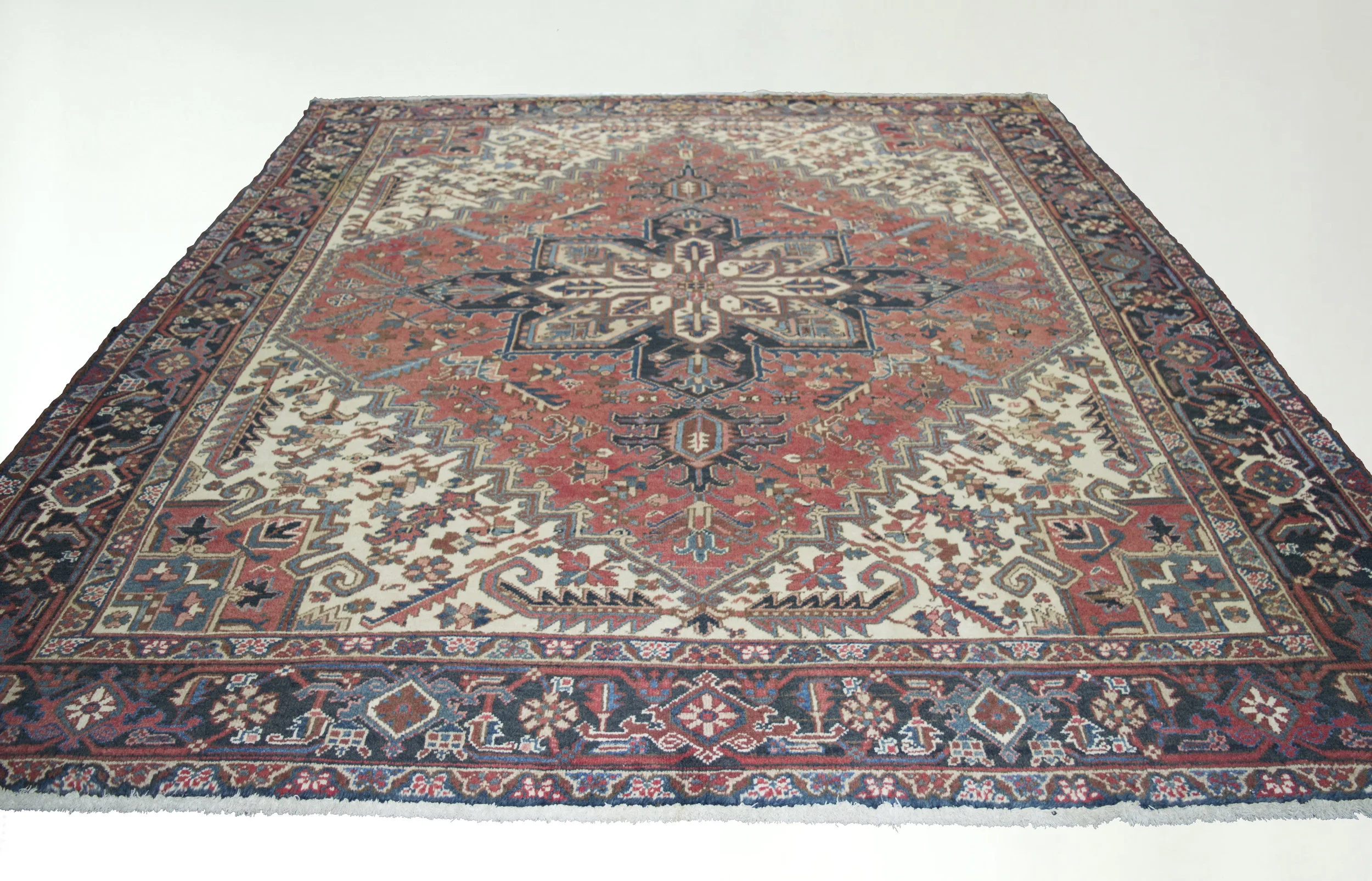 BG4208 Heriz 3.10m x 2.60m £2800.jpg