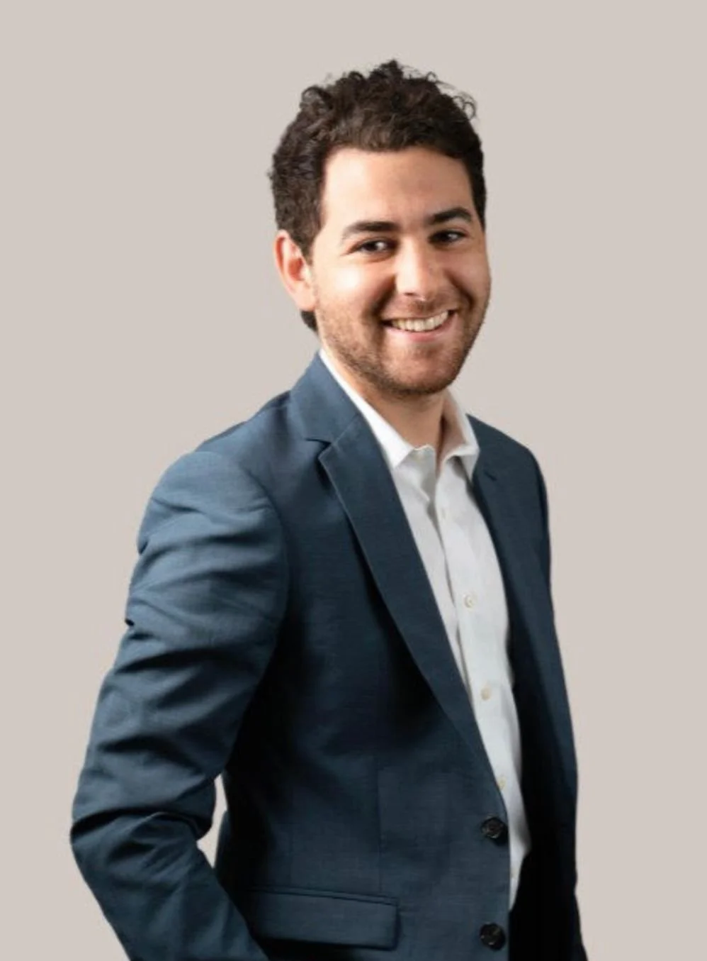 Monsieur Yanisse Benrahou, Doctorant à l’Université Paris Nanterre et juriste au sein du cabinet Fleurus Avocats