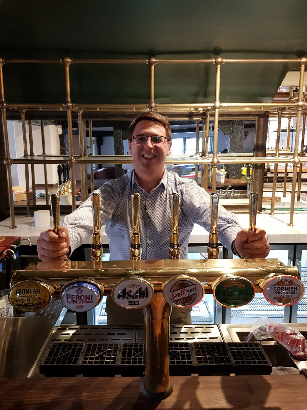 Damien-Hughes,-GM-behind-the-new-bar-at-The-Polecat-med-res.jpg