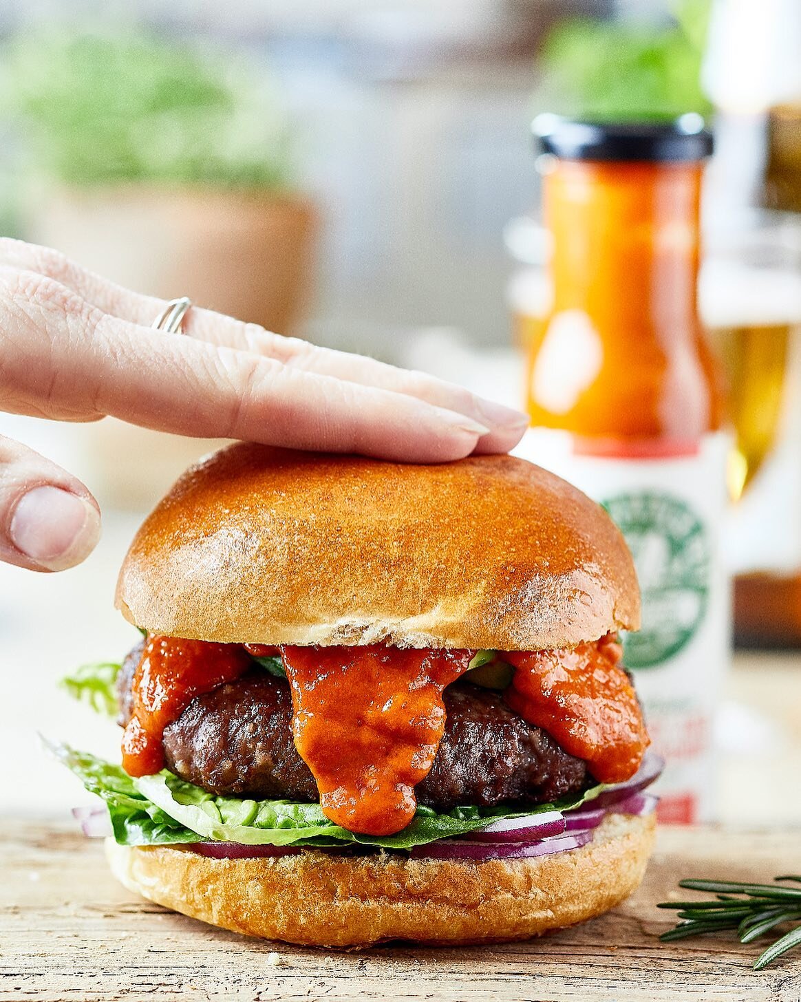 Jazz up your midweek fakeaway with 'a little bit' of our Rosemary &amp; Tomato Ketchup. Your burgers will never be the same again...

🍅 vibrant
🍅 mouth-watering 
🍅 packed full of fresh ingredients and herbs 

#alittlebitfood #Ketchup #TomatoKetchu