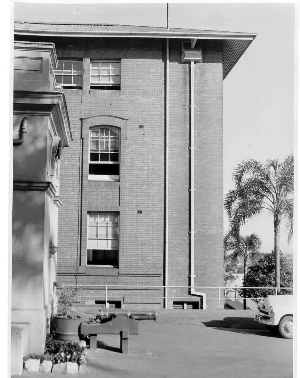 Victoria Barracks  Cannon ball#1.jpg