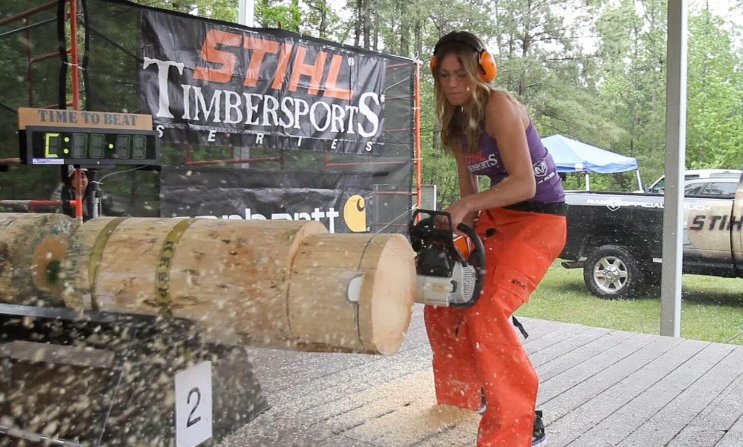 Ноги пилит. Stihl TIMBERSPORTS бензопила. Пила для Stihl TIMBERSPORTS. Бензопила на бревне.