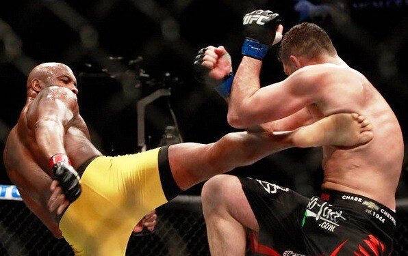 Anderson Silva Kicks Off Championship Reign With Stunning Knockout Win