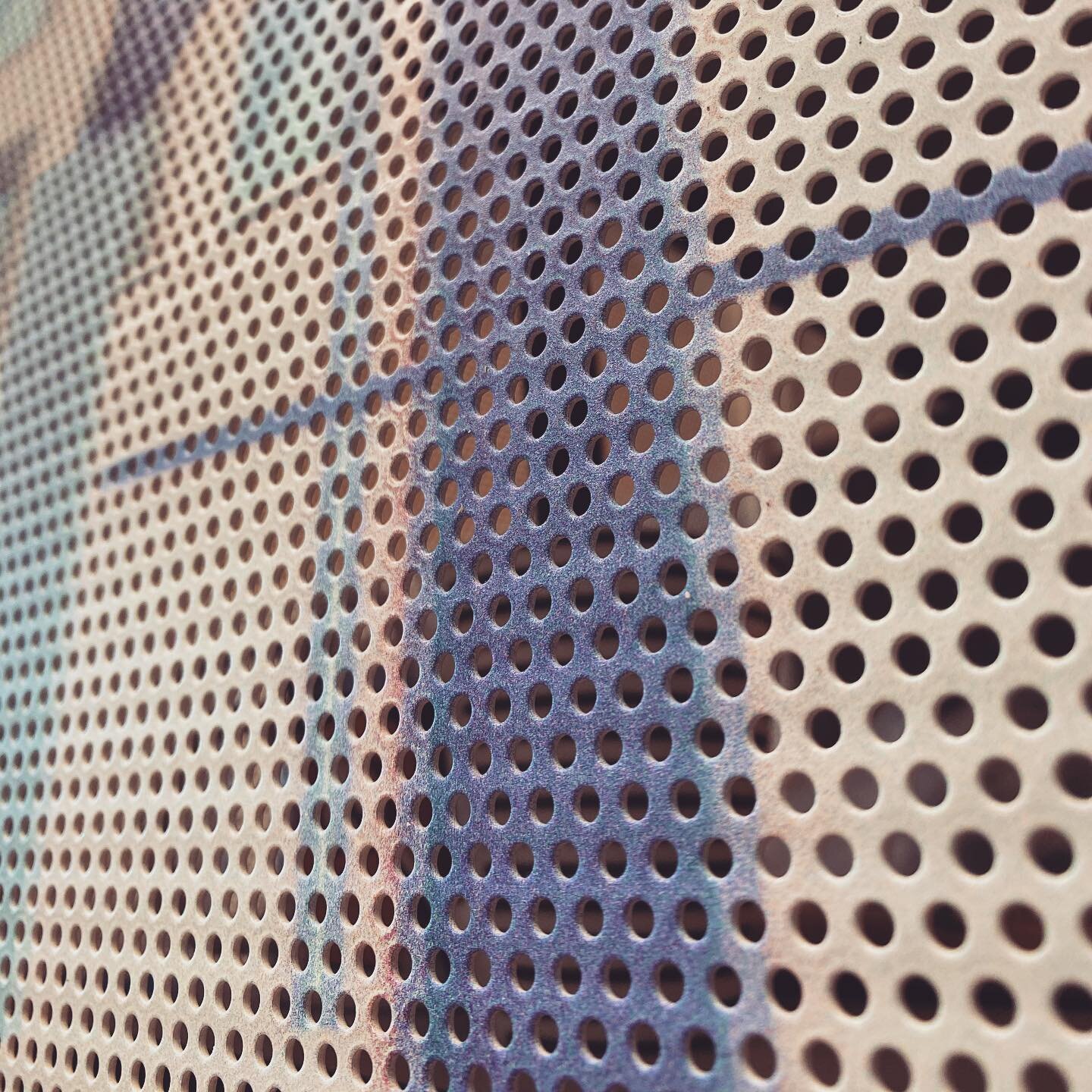 Custom print wall in perforated steel 〰️ Detail ⁣
⁣
⁣
⁣
#acoustics #custommade #wall #panel #steel #meetingroom #luomoa #illustration @salmi_anna