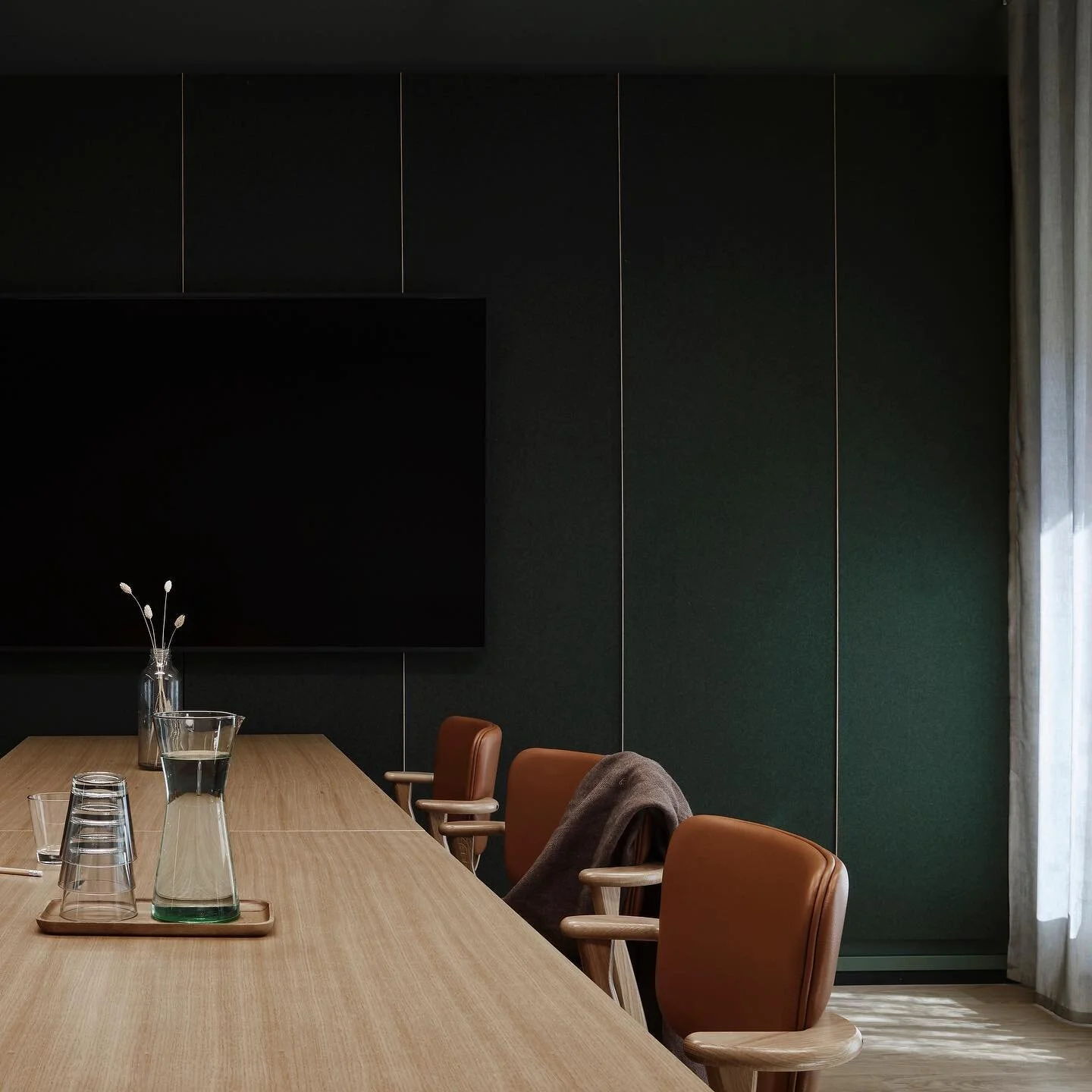 Office acoustics &amp; integrated functions 〰️ M2 panels with recycled wool fabric and oak details create a relaxed meeting room atmosphere.

Interior by @sarcarchitects 
Photo by @johannamyllymakiphoto 

#smartwall #acousticpanel #recycled #wool #wa