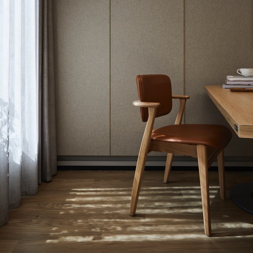 Sweet memories of beautiful summer light 〰️ M2 panels with recycled wool fabric and oak details
Interior by @sarcarchitects 
Photo by @johannamyllymakiphoto 
#smartwall #acousticpanel #recycled #wool #wallpanel  #oak  #workenvironment #officedesign