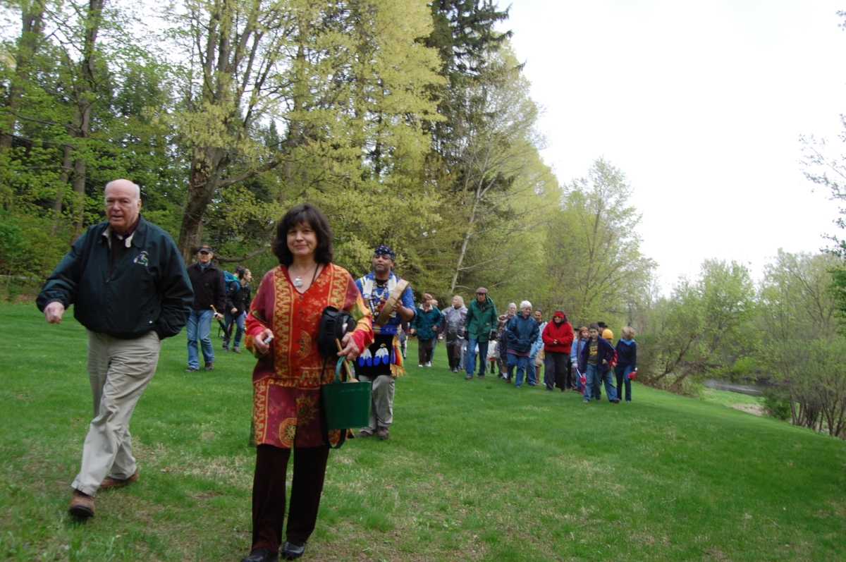 "Sounding Mohican Pathways" walk from river to burial ground (l) Lion Miles, Officer Rick Wilcox, JoAnne Spies, Shawn Stevens photo: Tammis Coffin