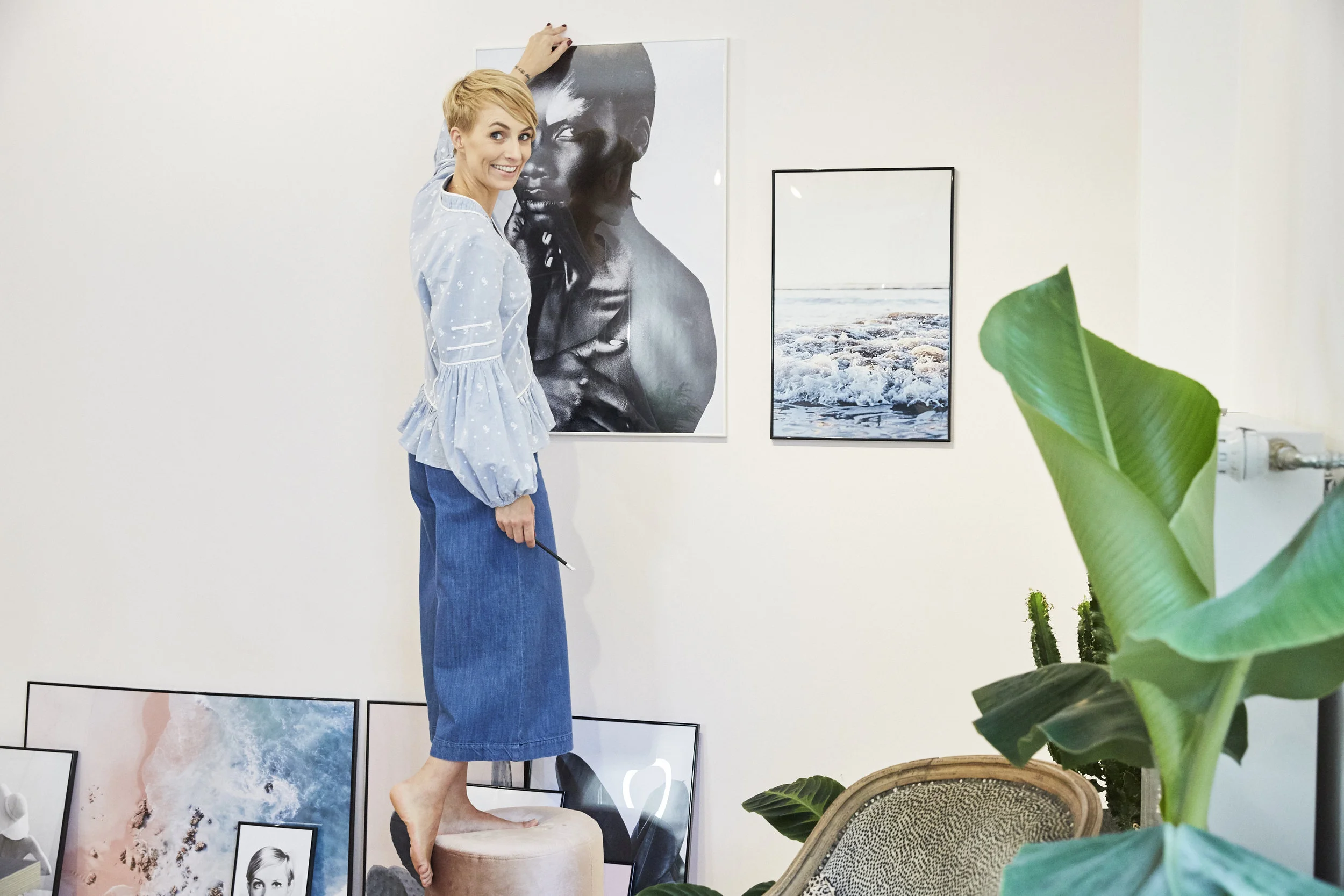 Miriam_jacks_bilderwand_juniqe_office_design_hängung.jpg