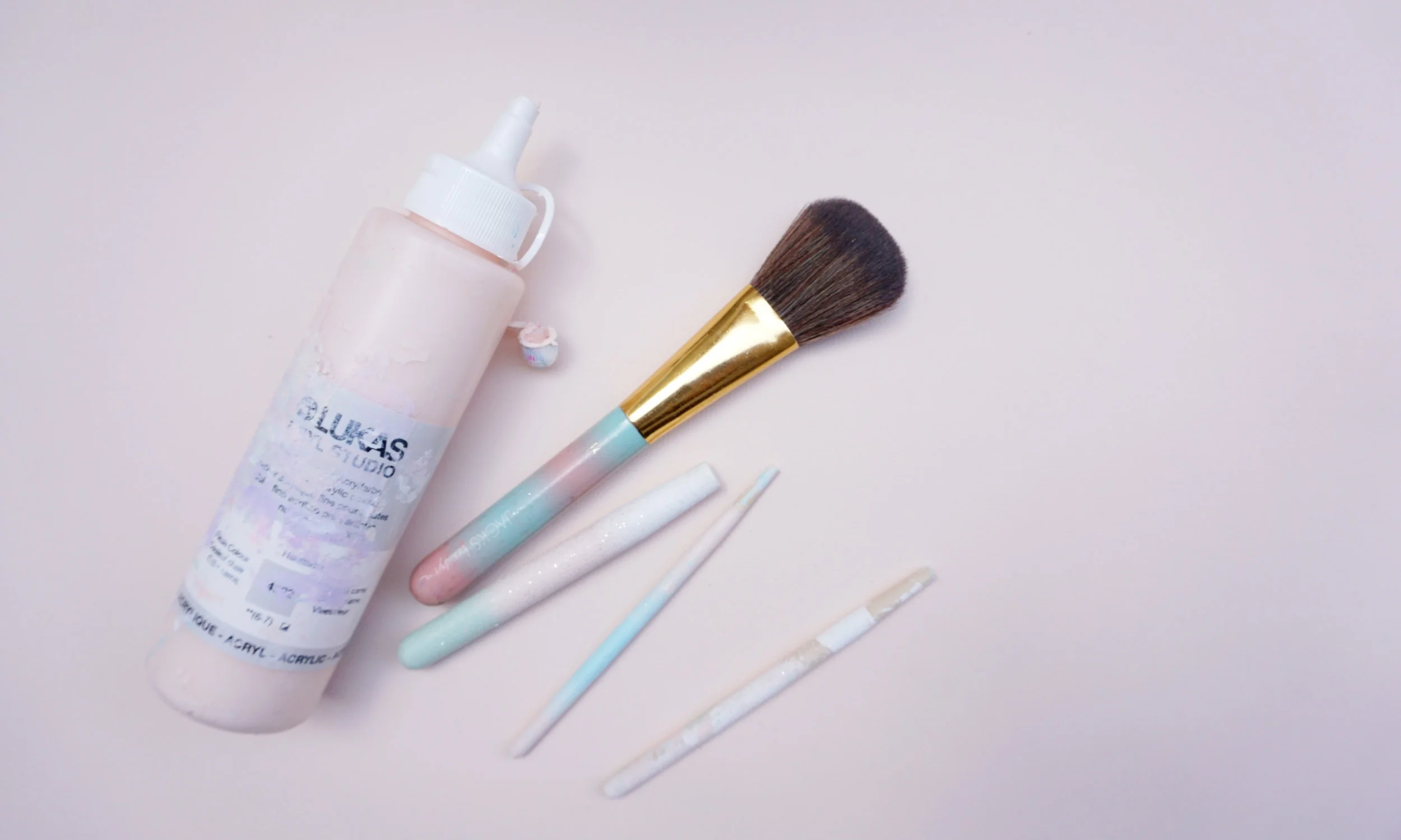 Rosa_Stilllife_Jacksbeautyline_Schminkpinsel.jpg